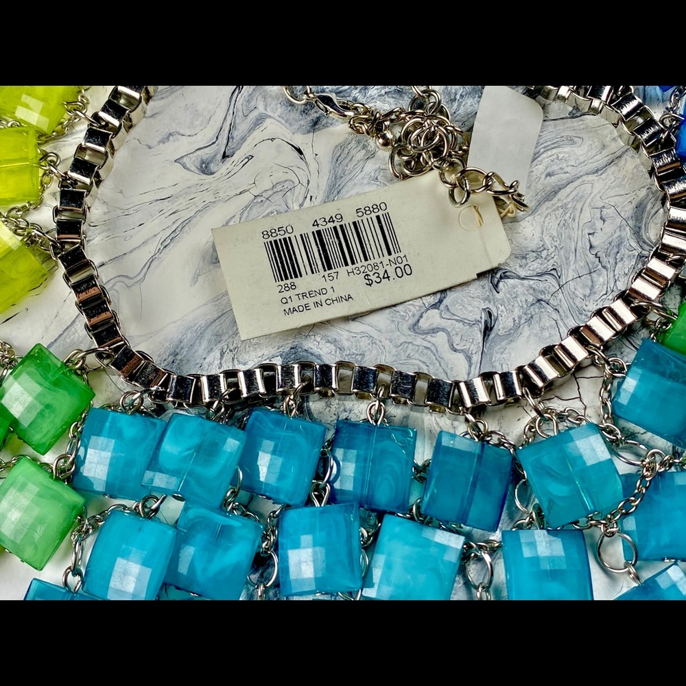 NECKLACE & EARRINGS - Picture 6 of 7
